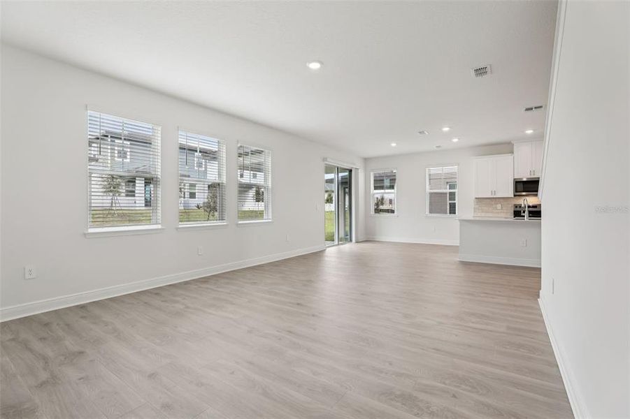 Spacious, unfurnished interior of a new home in Cyrene at Minneola, Minneola (Image 34).