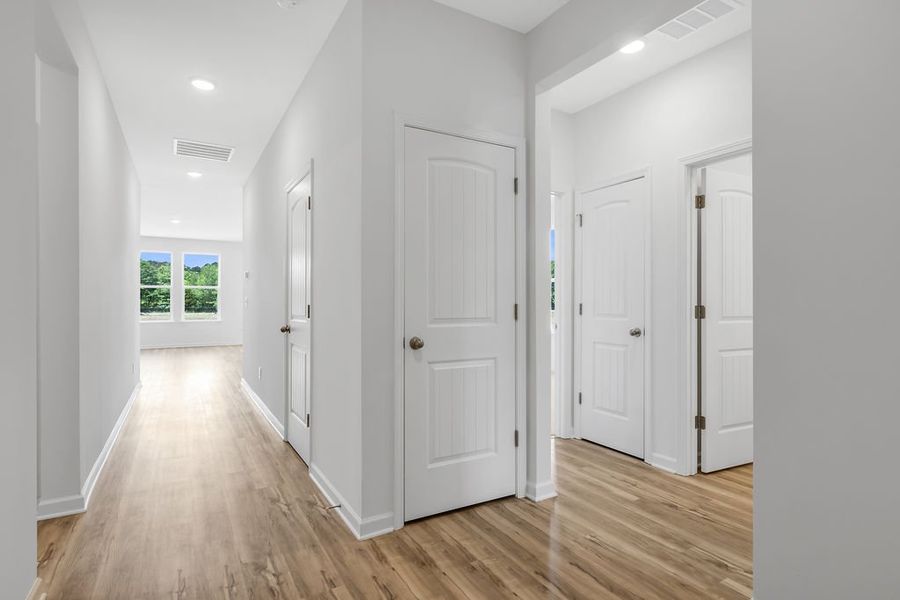 Spacious, unfurnished interior of a new home in Three Rivers, Rome (Image 10).