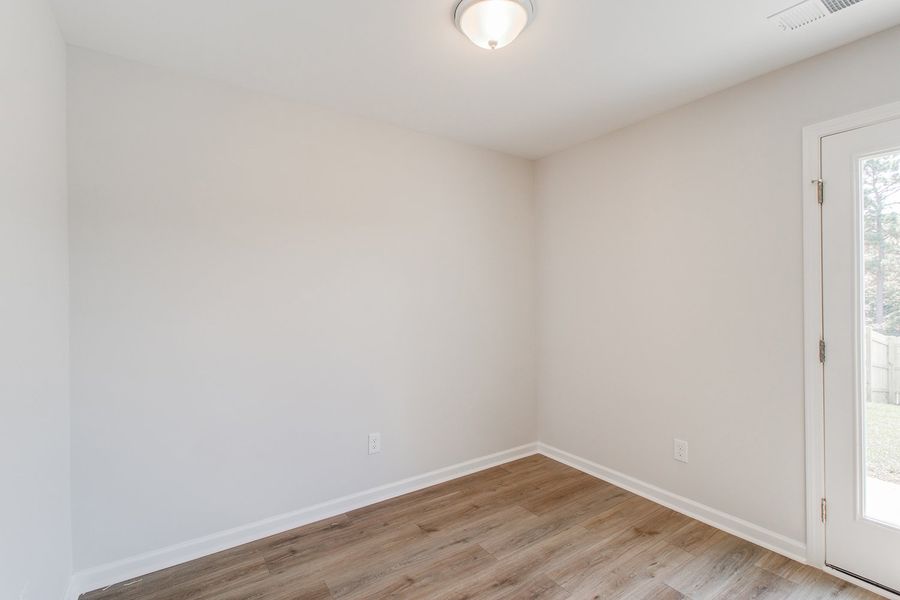 Spacious, unfurnished interior of a new home in Astoria, Columbia (Image 15).