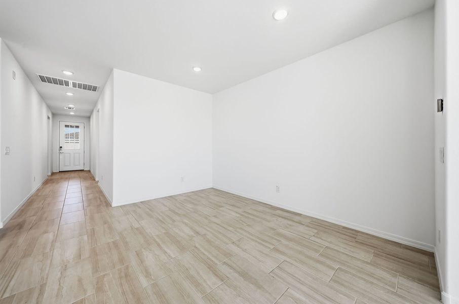 Spacious, unfurnished interior of a new home in Empire Pointe, Queen Creek (Image 7). Spacious, unfurnished interior of a new home in Empire Pointe, Queen Creek (Image 7).
