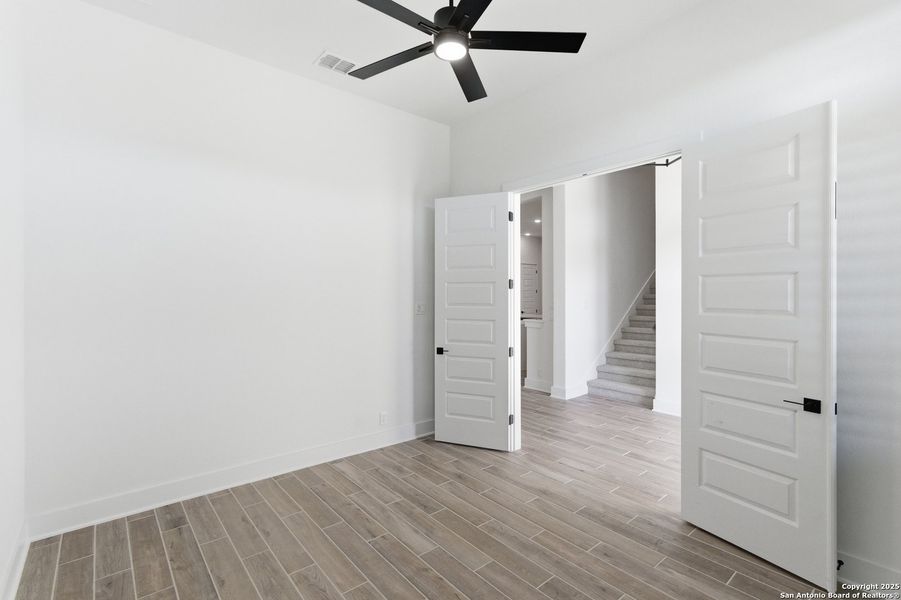 Spacious, unfurnished interior of a new home in Caliza Reserve, Boerne (Image 24).