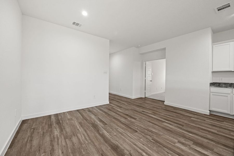 Spacious, unfurnished interior of a new home in , Rosharon (Image 22).