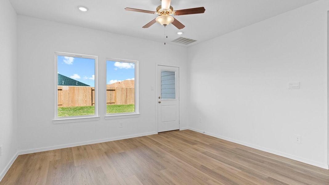 Spacious, unfurnished interior of a new home in Tamarron, Fulshear (Image 22).