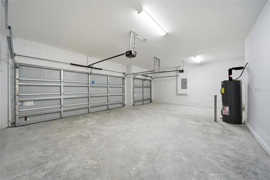 Spacious, unfurnished interior of a new home in , Homosassa (Image 17).