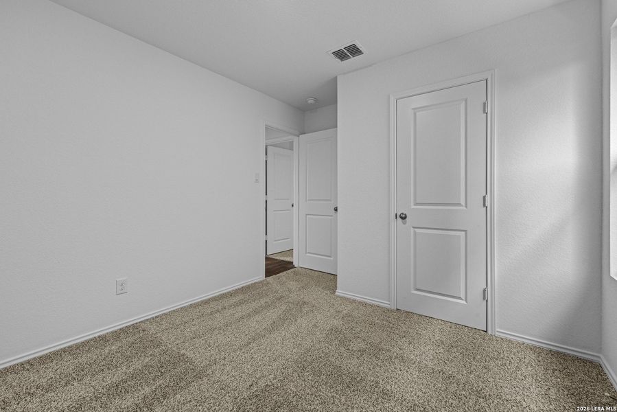Spacious, unfurnished interior of a new home in Avenida, Converse (Image 13).