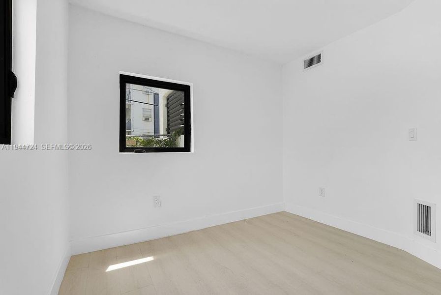 Spacious, unfurnished interior of a new home in , Miami (Image 16).