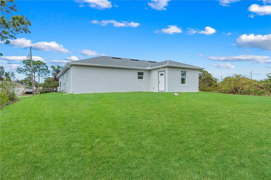 Exterior details and patio area of a home in , Lehigh Acres (Image 4).