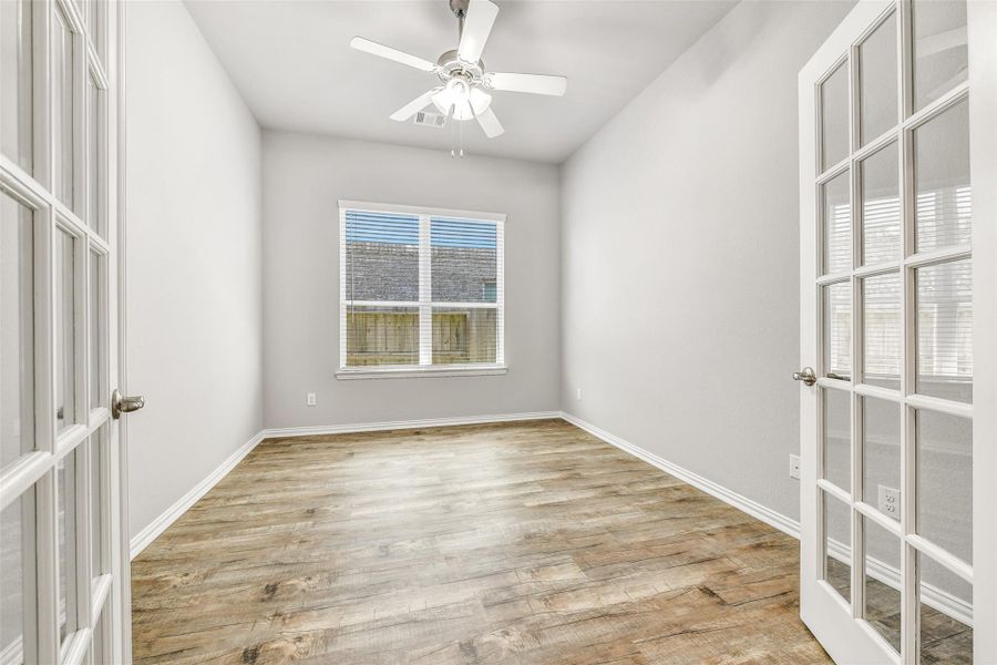 Spacious, unfurnished interior of a new home in Lago Mar 40' at Lago Mar, Texas City (Image 30). Spacious, unfurnished interior of a new home in Lago Mar 40' at Lago Mar, Texas City (Image 30).