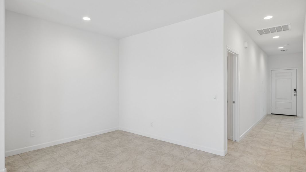Spacious, unfurnished interior of a new home in Quail Ranch, San Tan Valley (Image 15). Spacious, unfurnished interior of a new home in Quail Ranch, San Tan Valley (Image 15).