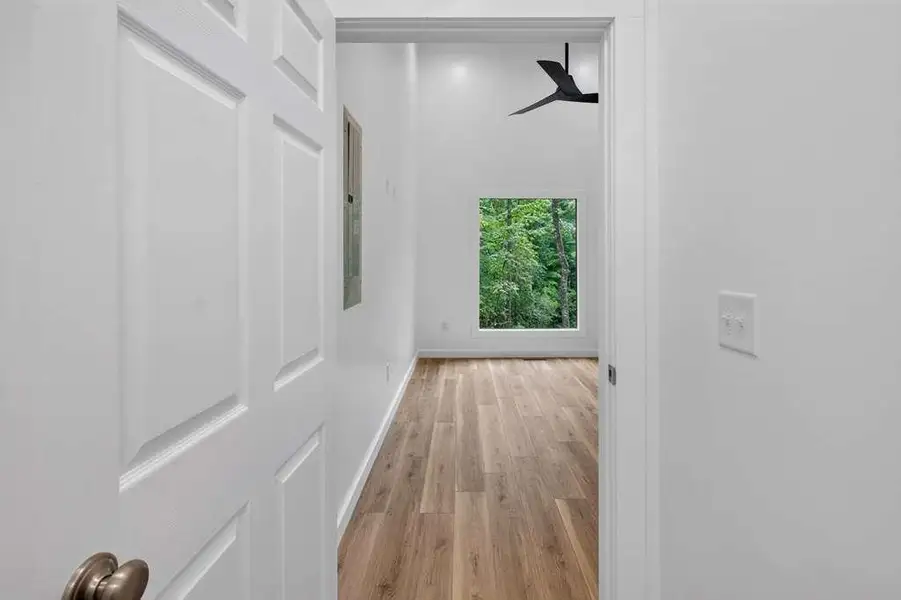 Spacious, unfurnished interior of a new home in , Blue Ridge (Image 21).