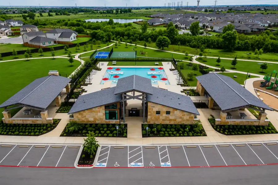 Community amenities in Emory Crossing, Hutto (Image 3).
