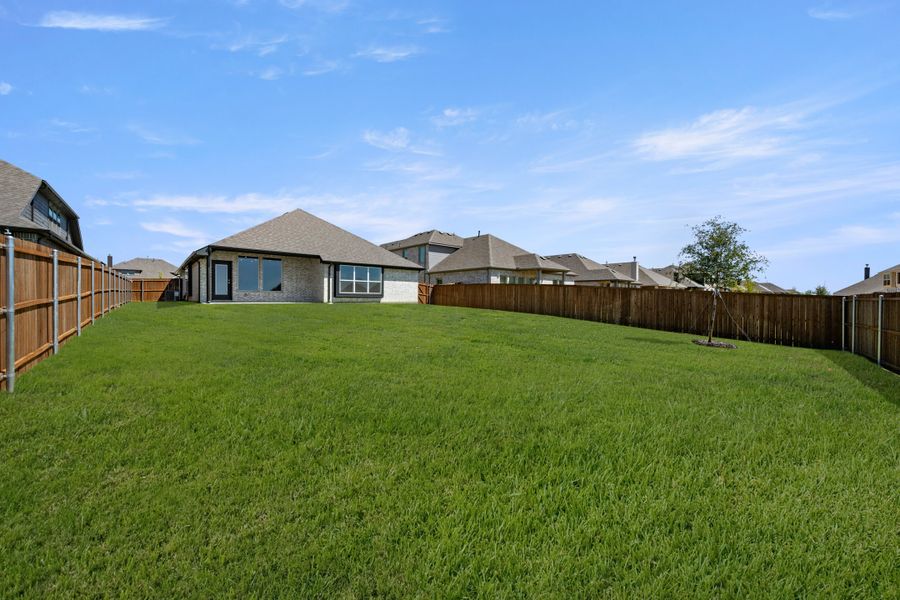 Exterior details and patio area of a home in Hunters Ridge, Crowley (Image 19).