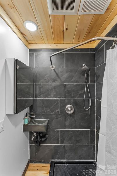 Close-up of interior finishes inside a home in , Nebo (Image 9).