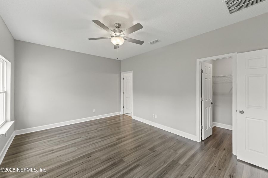 Spacious, unfurnished interior of a new home in , Jacksonville (Image 17).