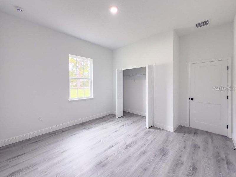 Spacious, unfurnished interior of a new home in , Ocala (Image 34).