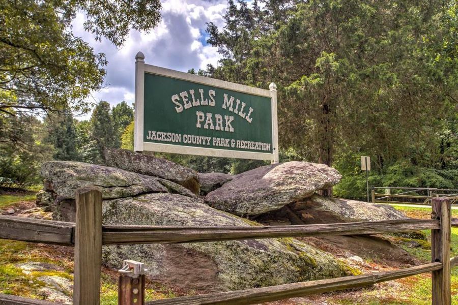 Image 36 of a home in Red Bird Manor. Image 36 of a home in Red Bird Manor.