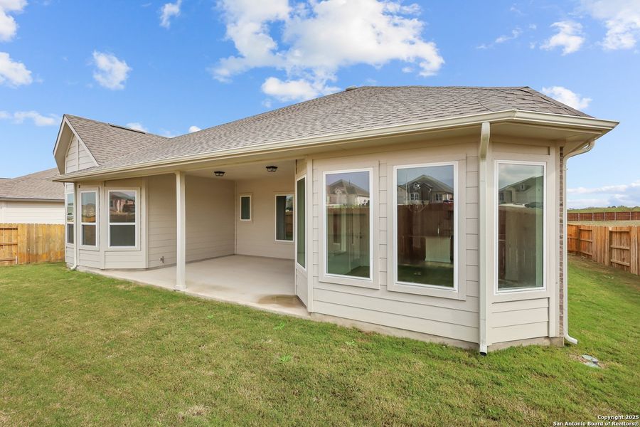 Exterior details and patio area of a home in Homestead, Schertz (Image 4).