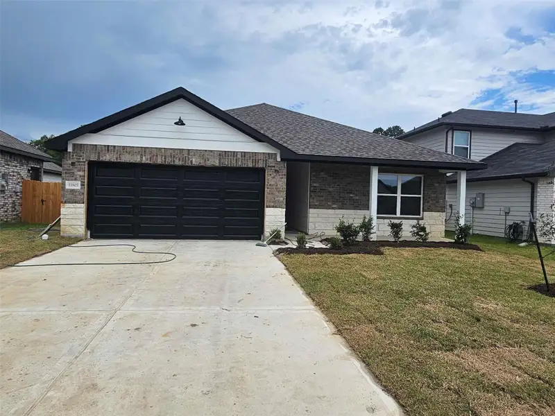 Front exterior of a new home in Lexington Heights, Willis, TX, highlighting curb appeal (Image 1). Front exterior of a new home in Lexington Heights, Willis, TX, highlighting curb appeal (Image 1).