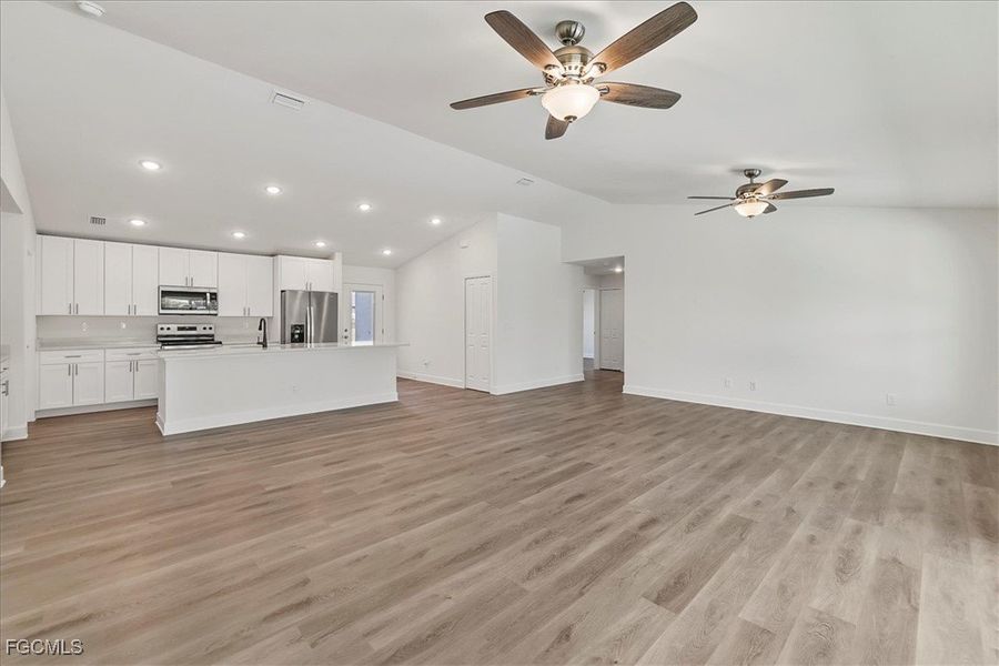 Spacious, unfurnished interior of a new home in Cape Coral, Cape Coral (Image 18).