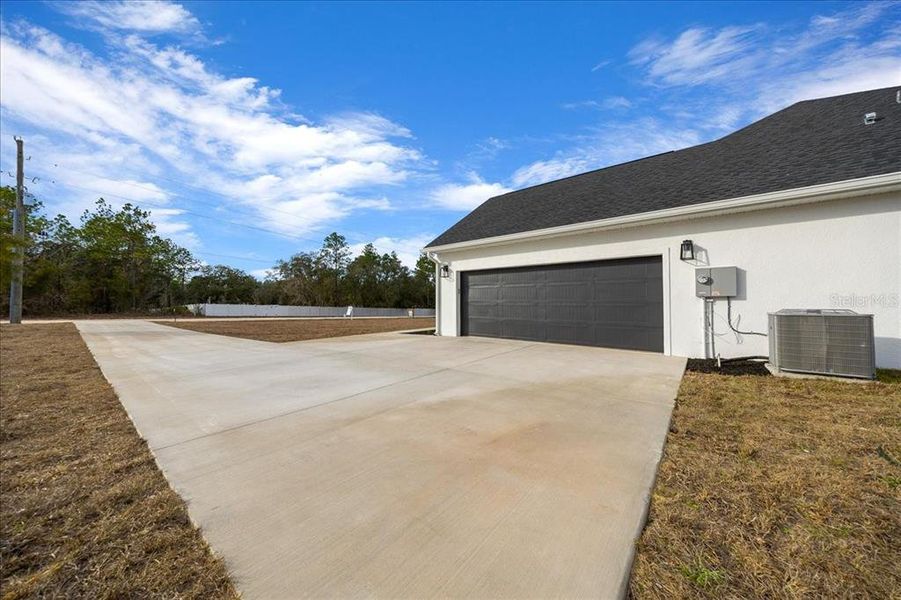 Exterior details and patio area of a home in , Ocala (Image 3).