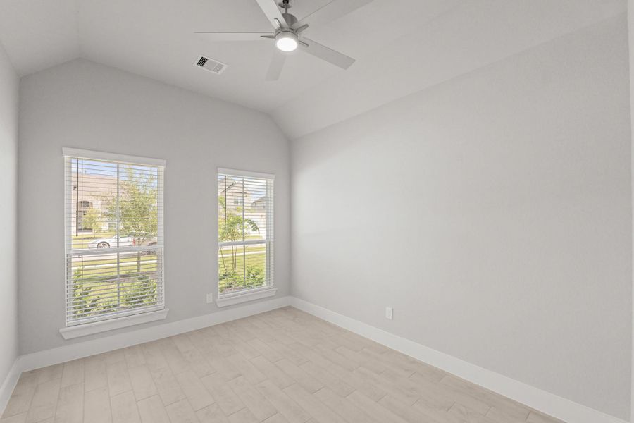 Spacious, unfurnished interior of a new home in Briarwood Crossing, Rosenberg (Image 34).