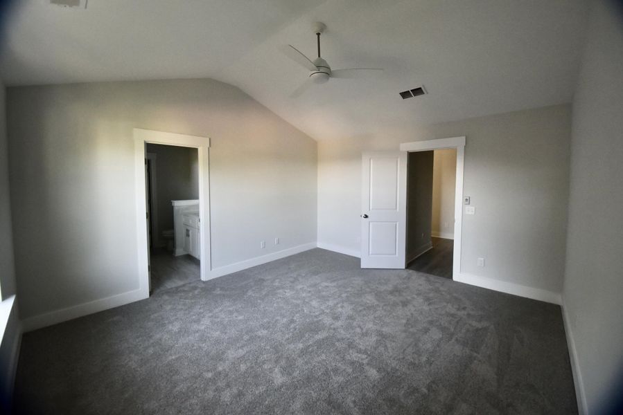 Spacious, unfurnished interior of a new home in , North Charleston (Image 27).