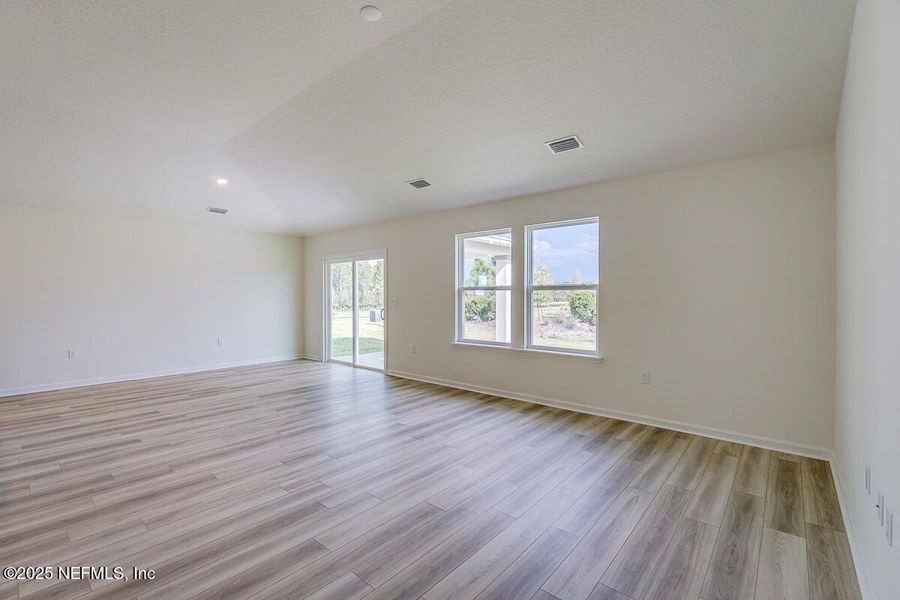 Spacious, unfurnished interior of a new home in Copper Ridge, Jacksonville (Image 9).
