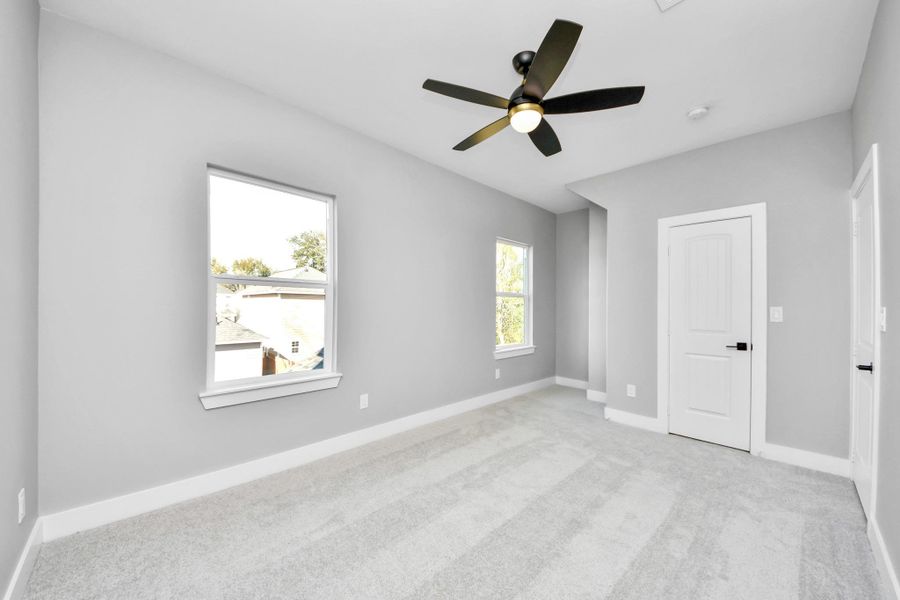 Spacious, unfurnished interior of a new home in , Houston (Image 18).