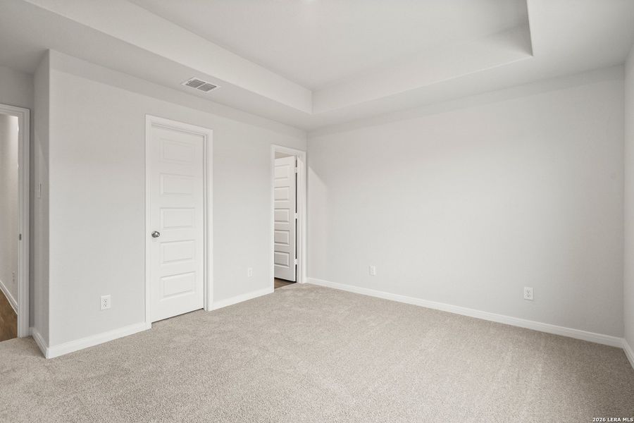 Spacious, unfurnished interior of a new home in Abbott Place, St. Hedwig (Image 20).
