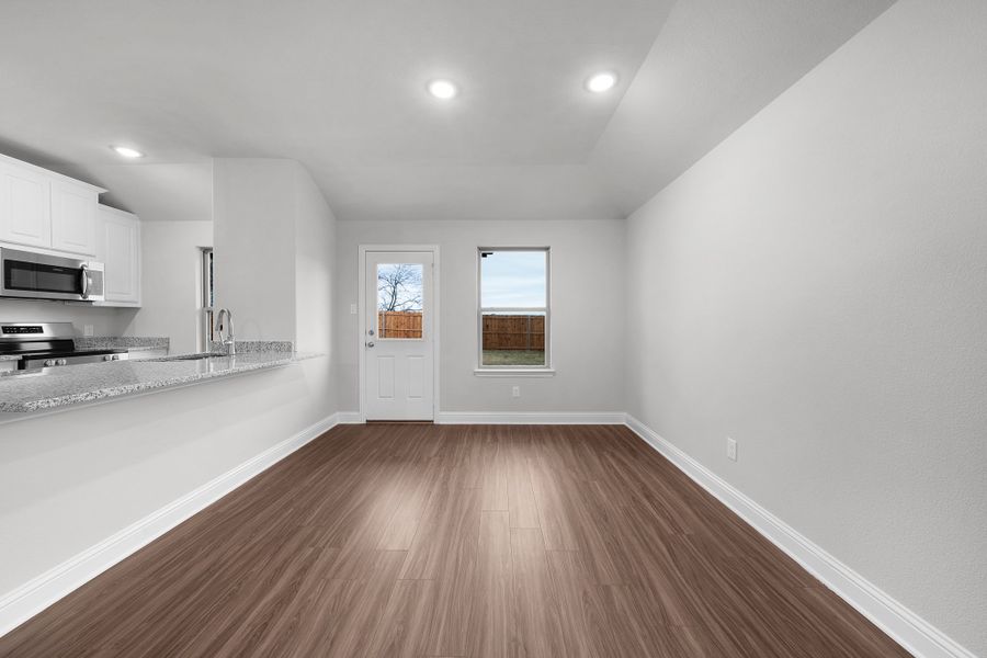 Spacious, unfurnished interior of a new home in Stonecreek, Sulphur Springs (Image 18).