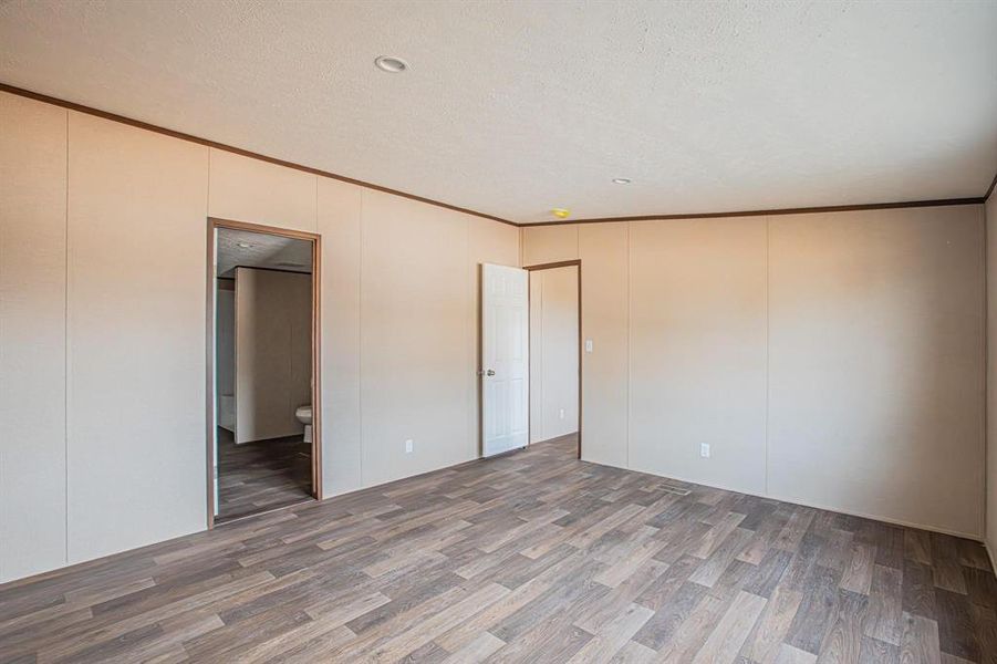 Spacious, unfurnished interior of a new home in , Springtown (Image 9).