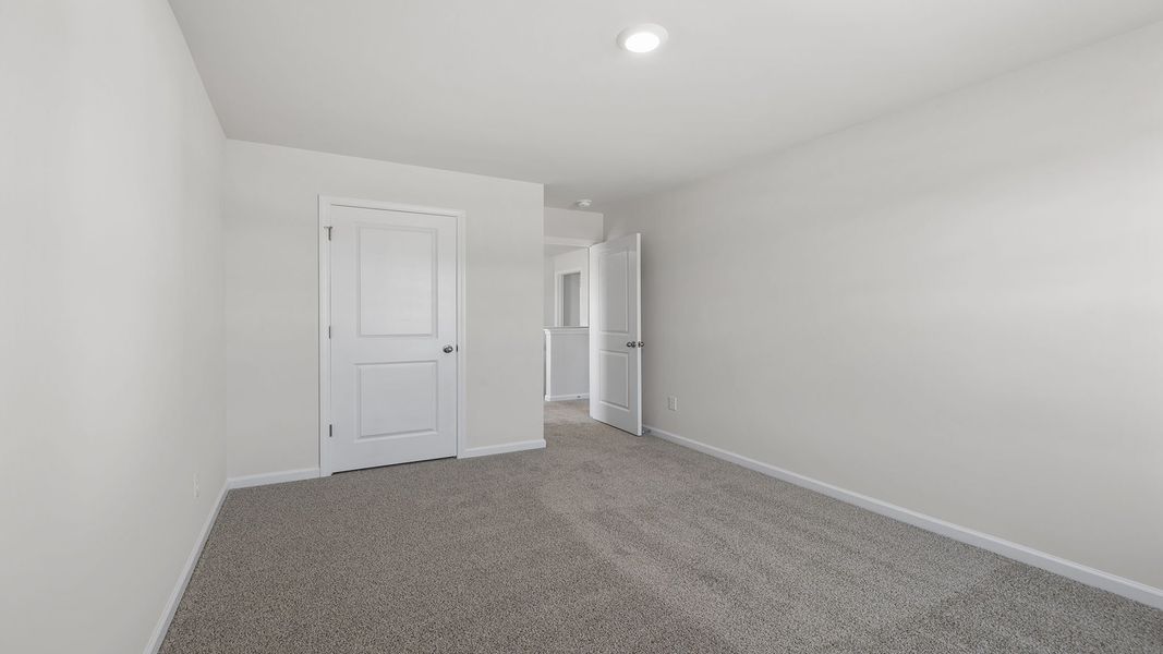 Spacious, unfurnished interior of a new home in Cloverdale Hills, Piedmont (Image 19).