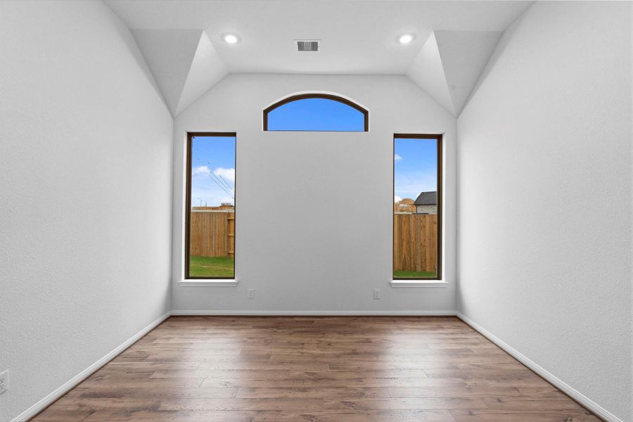 Spacious, unfurnished interior of a new home in , Texas City (Image 19).