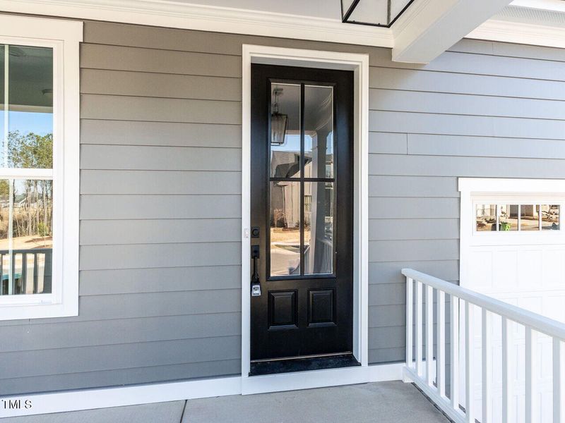 004-1280x960-front-door