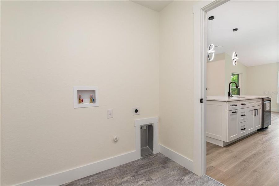 Spacious, unfurnished interior of a new home in , Port Charlotte (Image 11).