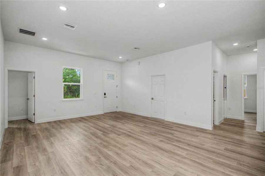 Spacious, unfurnished interior of a new home in , Ocala (Image 41).