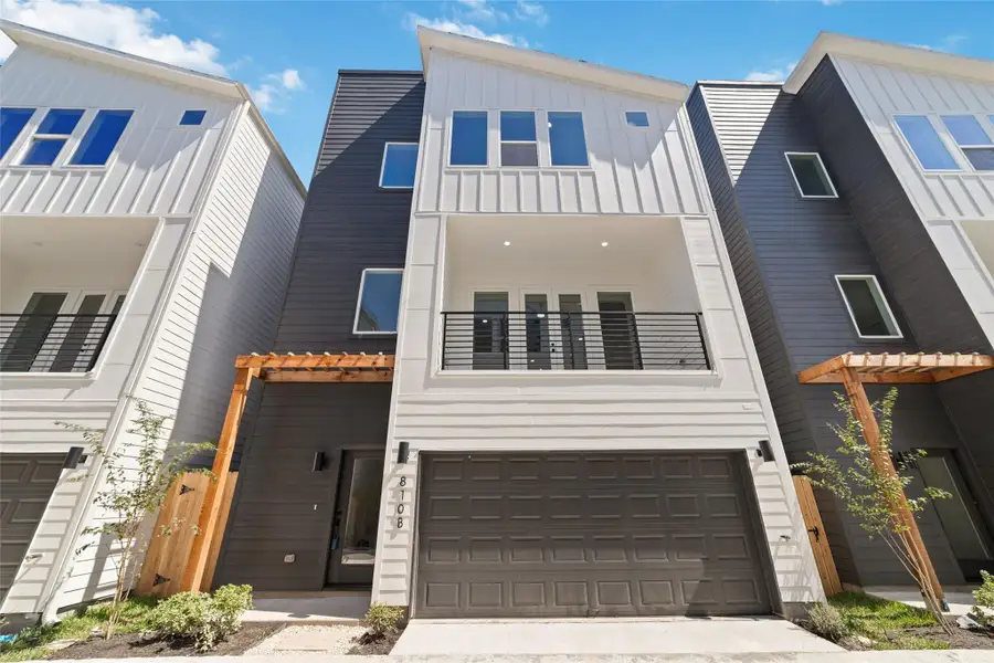 This is the photo of 810 unit B but this unit looks the same in the front. This is the photo of 810 unit B but this unit looks the same in the front.