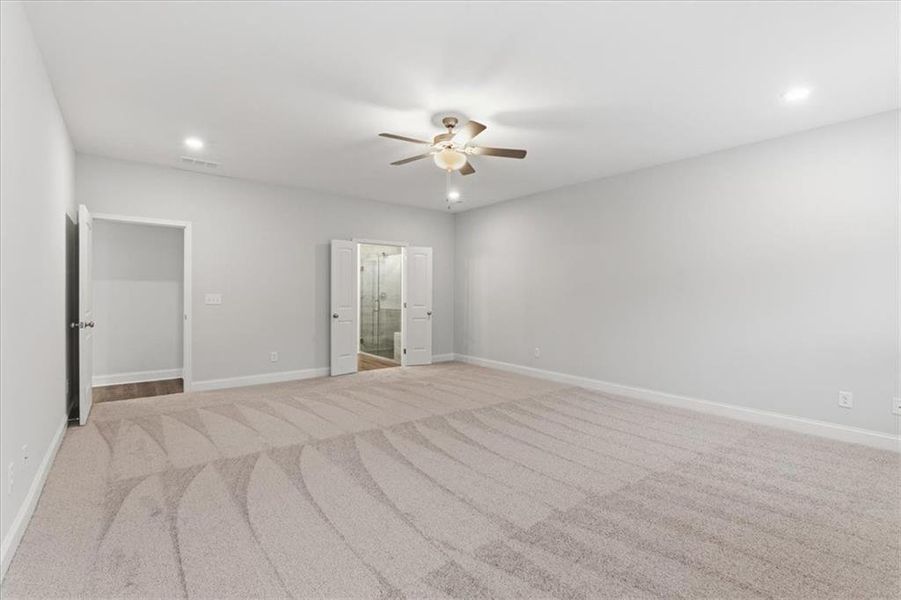 Spacious, unfurnished interior of a new home in , Dallas (Image 44).