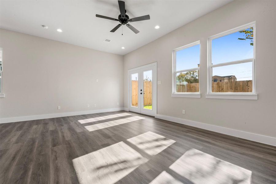 Spacious, unfurnished interior of a new home in , Houston (Image 25).