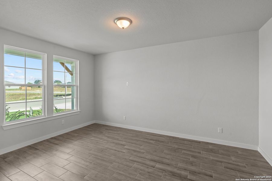 Spacious, unfurnished interior of a new home in Weltner Farms 50’s, New Braunfels (Image 31).