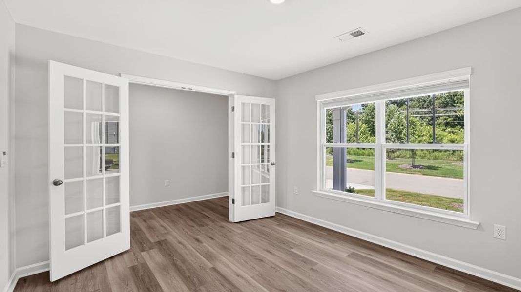 Spacious, unfurnished interior of a new home in Cascade Point, Seneca (Image 21).