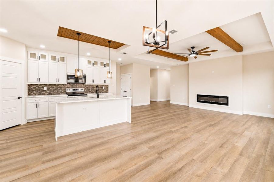 Spacious, unfurnished interior of a new home in , Granbury (Image 24).