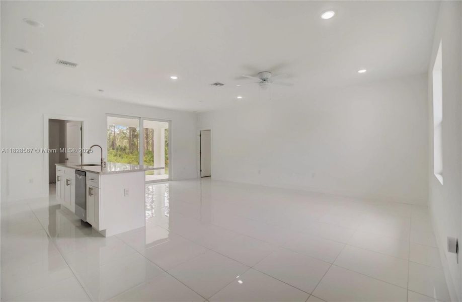 Spacious, unfurnished interior of a new home in , Alva (Image 24).
