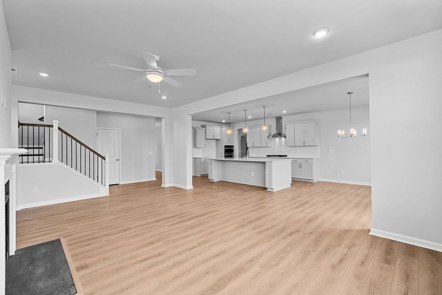 Spacious, unfurnished interior of a new home in Fieldstone, Lexington (Image 32).