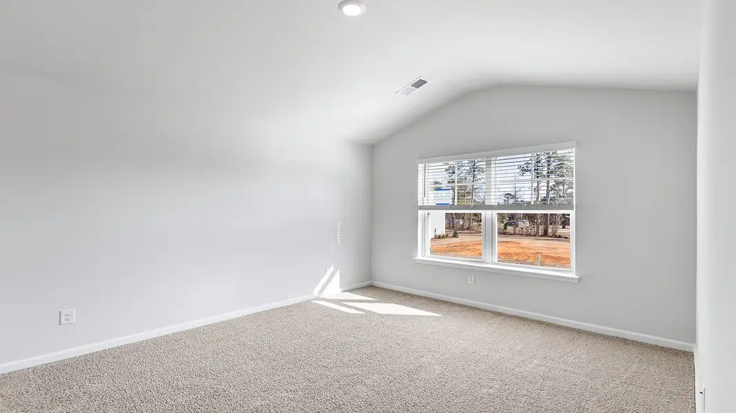 Spacious, unfurnished interior of a new home in Marion Village, Santee (Image 10).