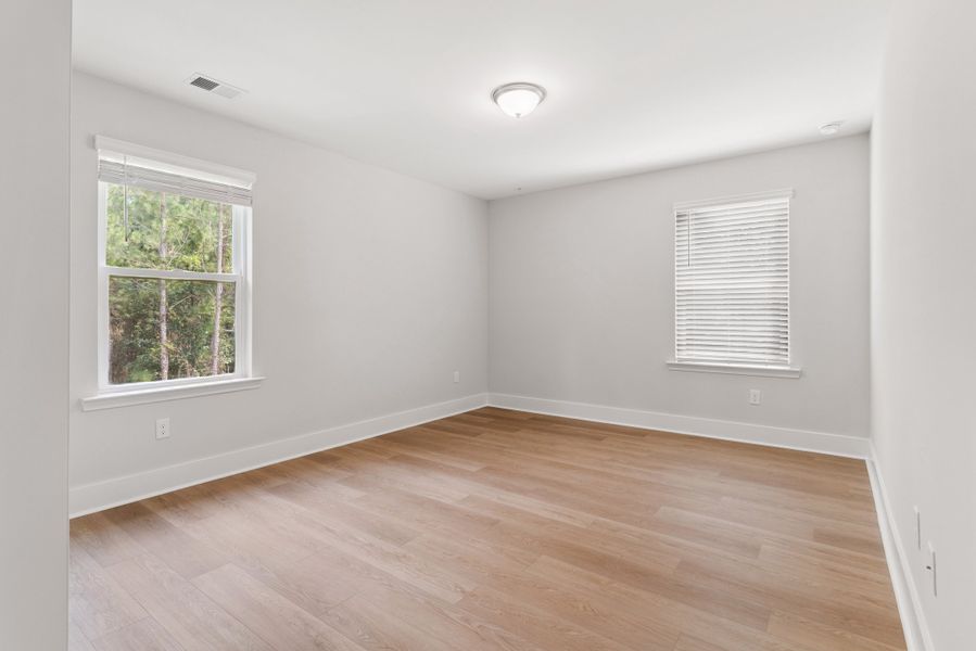 Spacious, unfurnished interior of a new home in NorthShore on the St. Marys River, Kingsland (Image 38).