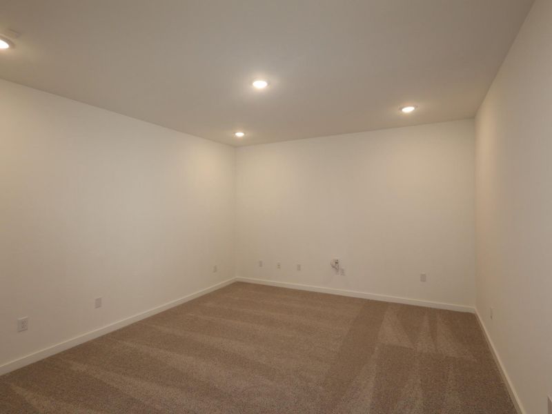 Spacious, unfurnished interior of a new home in Edgewood, Leander (Image 29).