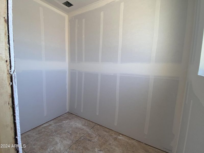 023 Walk-In-Closet