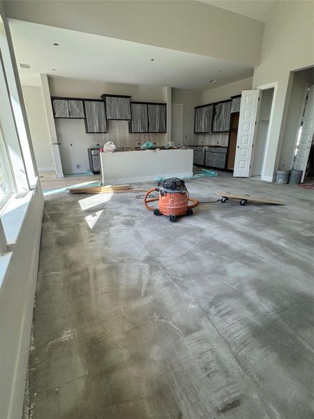 Spacious, unfurnished interior of a new home in 6 Creeks, Kyle (Image 16).