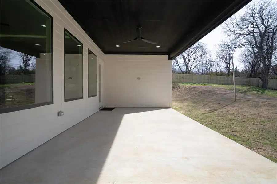 Exterior details and patio area of a home in , Dallas (Image 3).
